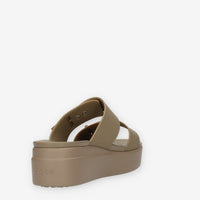 Crocs Brooklyn Buckle Low Wedge W Sandali scalzati taupe