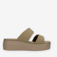 Crocs Brooklyn Buckle Low Wedge W Sandali scalzati taupe