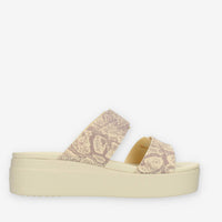 Crocs Brooklyn Snake Buckle Low Wedge W Sandali scalzati beige pitonati