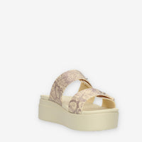 Crocs Brooklyn Snake Buckle Low Wedge W Sandali scalzati beige pitonati