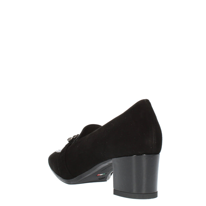 Dècolletè donna con pietre