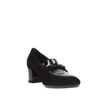 Dècolletè donna con pietre
