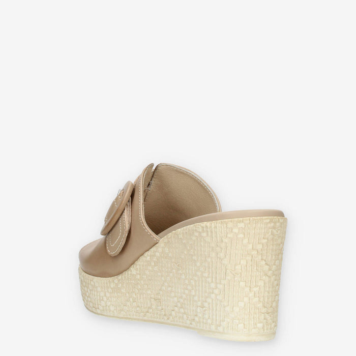 Nero Giardini Sandali scalzati beige da donna con zeppa