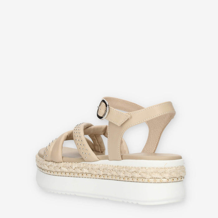 Nero Giardini Sandali beige da donna con borchiette