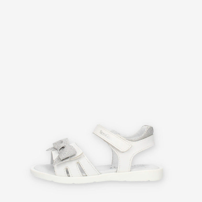 Nero Giardini Sandali bianchi con fiocco glitterato argento