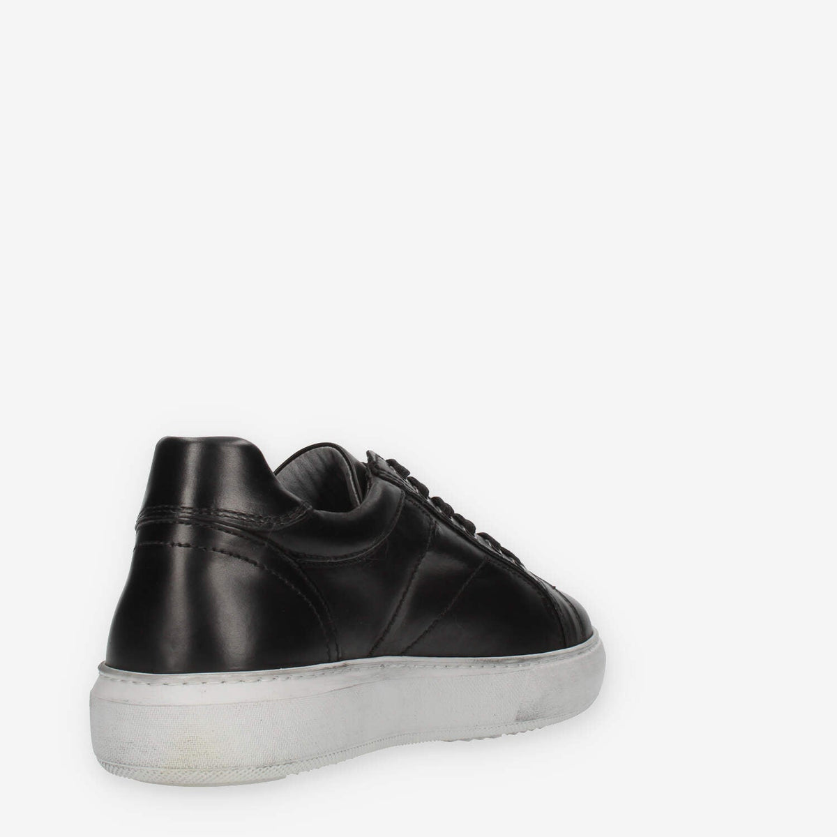 Nero Giardini Sneakers nere da uomo con fondo grigio