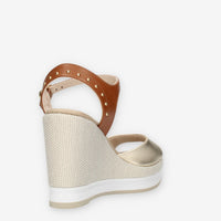 Nero Giardini Sandali oro e cuoio da donna con zeppa glitterata
