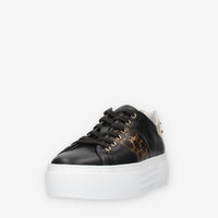 Nero Giardini Sneakers nere da donna con borchie