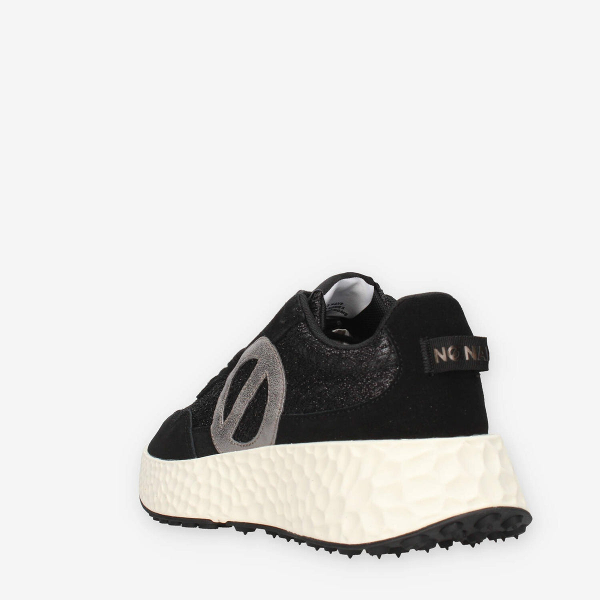 Sneakers NNVEN604-15 in Nero con Suola Testurizzata - No Name