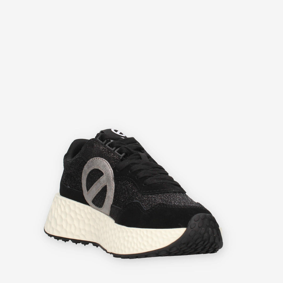 Sneakers NNVEN604-15 in Nero con Suola Testurizzata - No Name