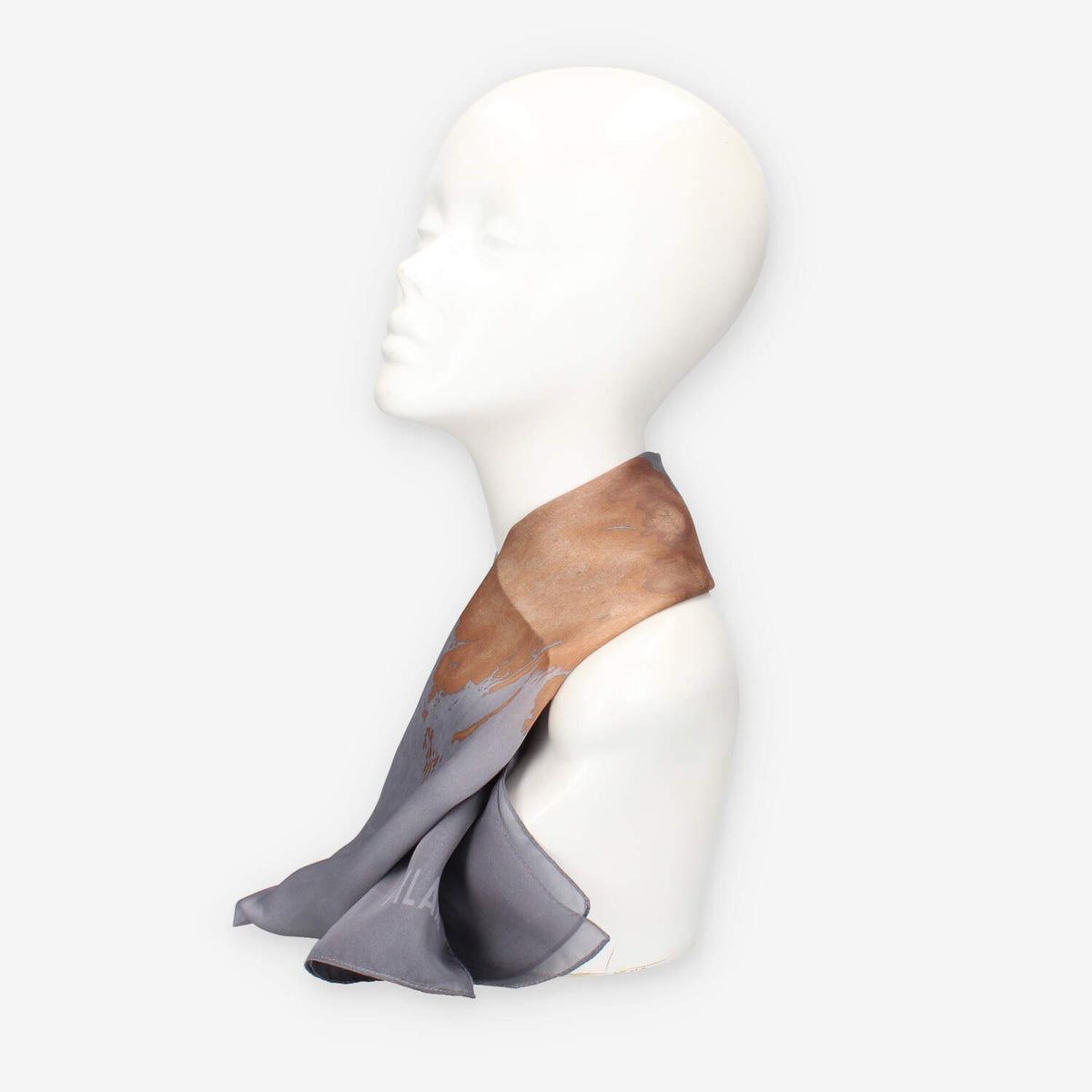 Foulard in Seta Alviero Martini Prima Classe - Eleganza senza Tempo
