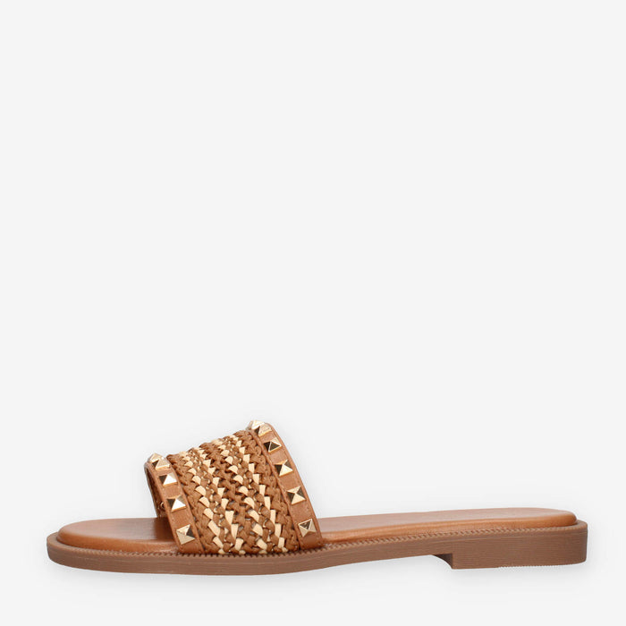 Marina Torres J41243-52-CAMEL Sandali scalzati camel con borchie