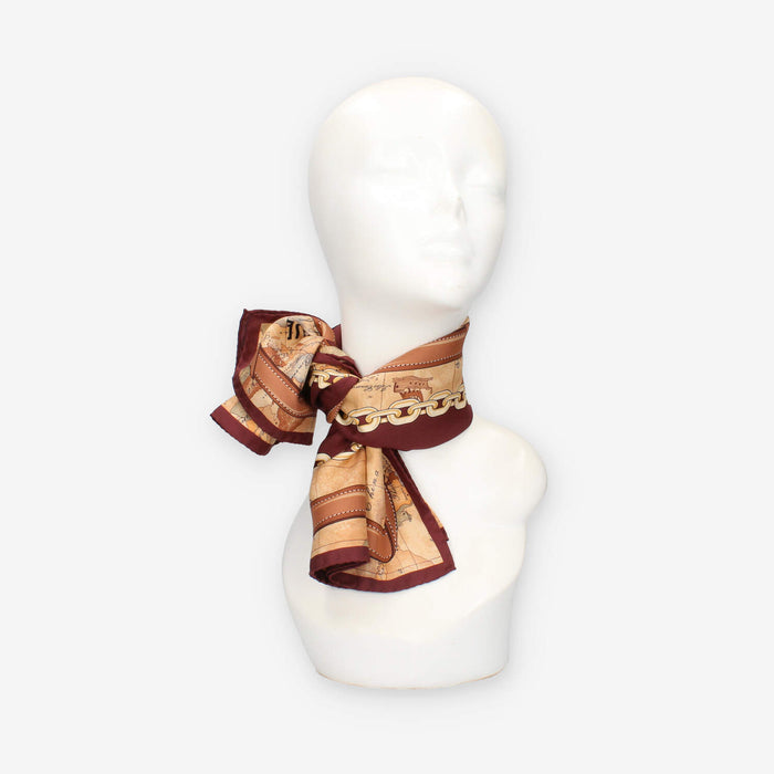 Alviero Martini Prima Classe KF103-ALOE-0300 Foulard quadrato in seta bordeaux e Geo Classic selleria