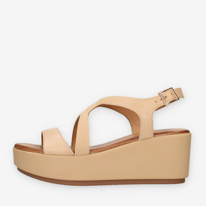 Inuovo 123106-SCISSORS Sandali beige con zeppa