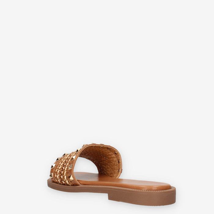 Marina Torres J41243-52-CAMEL Sandali scalzati camel con borchie