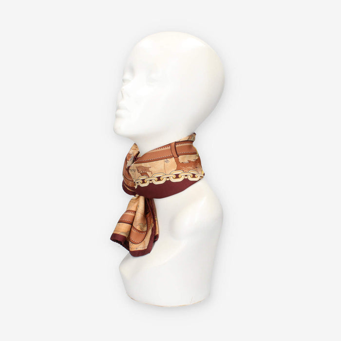 Alviero Martini Prima Classe KF103-ALOE-0300 Foulard quadrato in seta bordeaux e Geo Classic selleria