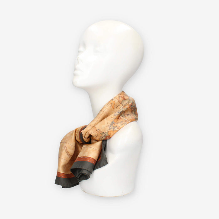 Alviero Martini Prima Classe K3190-ALOE-0609 Foulard quadrato grande verde muschio e Geo Classic