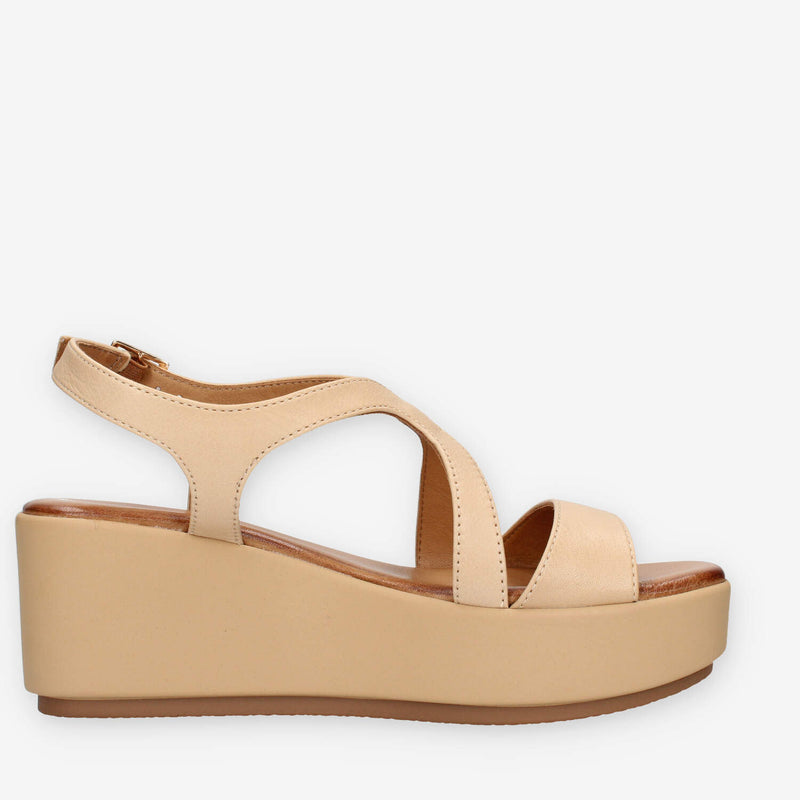 Inuovo 123106-SCISSORS Sandali beige con zeppa