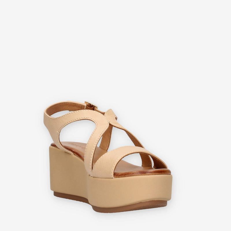 Inuovo 123106-SCISSORS Sandali beige con zeppa