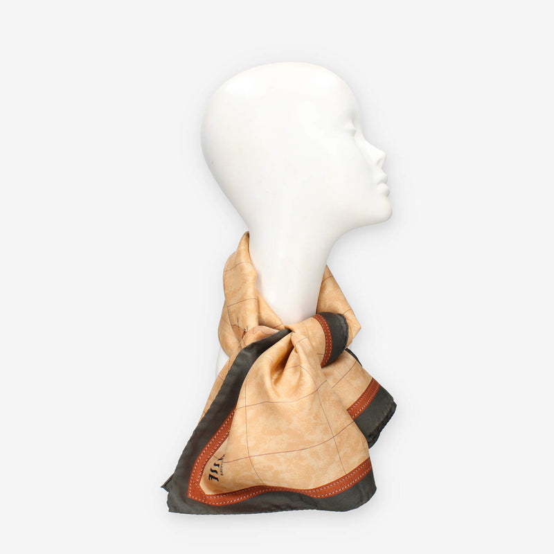 Alviero Martini Prima Classe K3190-ALOE-0609 Foulard quadrato grande verde muschio e Geo Classic