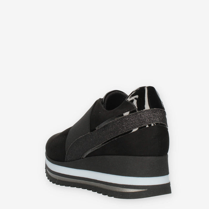 Comart Slip on nere da donna in camoscio