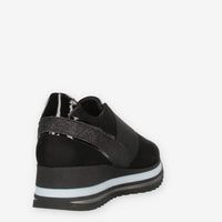Comart Slip on nere da donna in camoscio