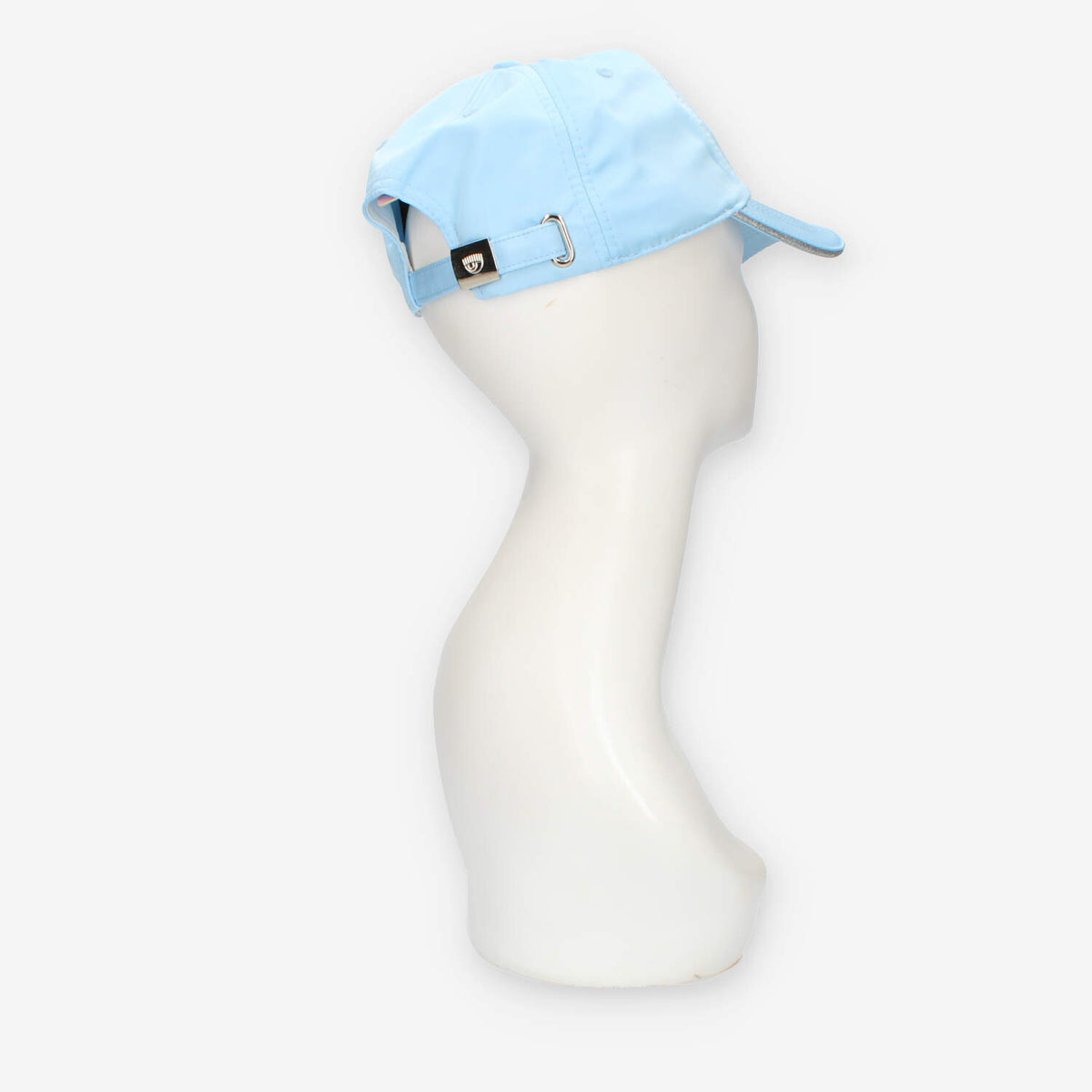 Chiara Ferragni Cappello azzurro con visiera