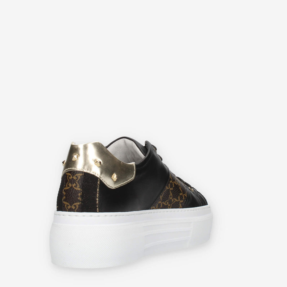 Nero Giardini Sneakers nere da donna con borchie