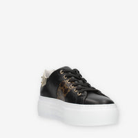Nero Giardini Sneakers nere da donna con borchie