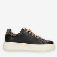 Nero Giardini Sneakers nere con mini borchiette