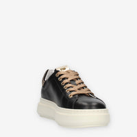 Nero Giardini Sneakers nere con mini borchiette