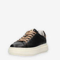 Nero Giardini Sneakers nere con mini borchiette