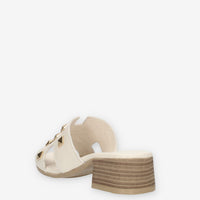 Melluso Sandali scalzati crema con borchie