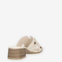 Melluso Sandali scalzati crema con borchie